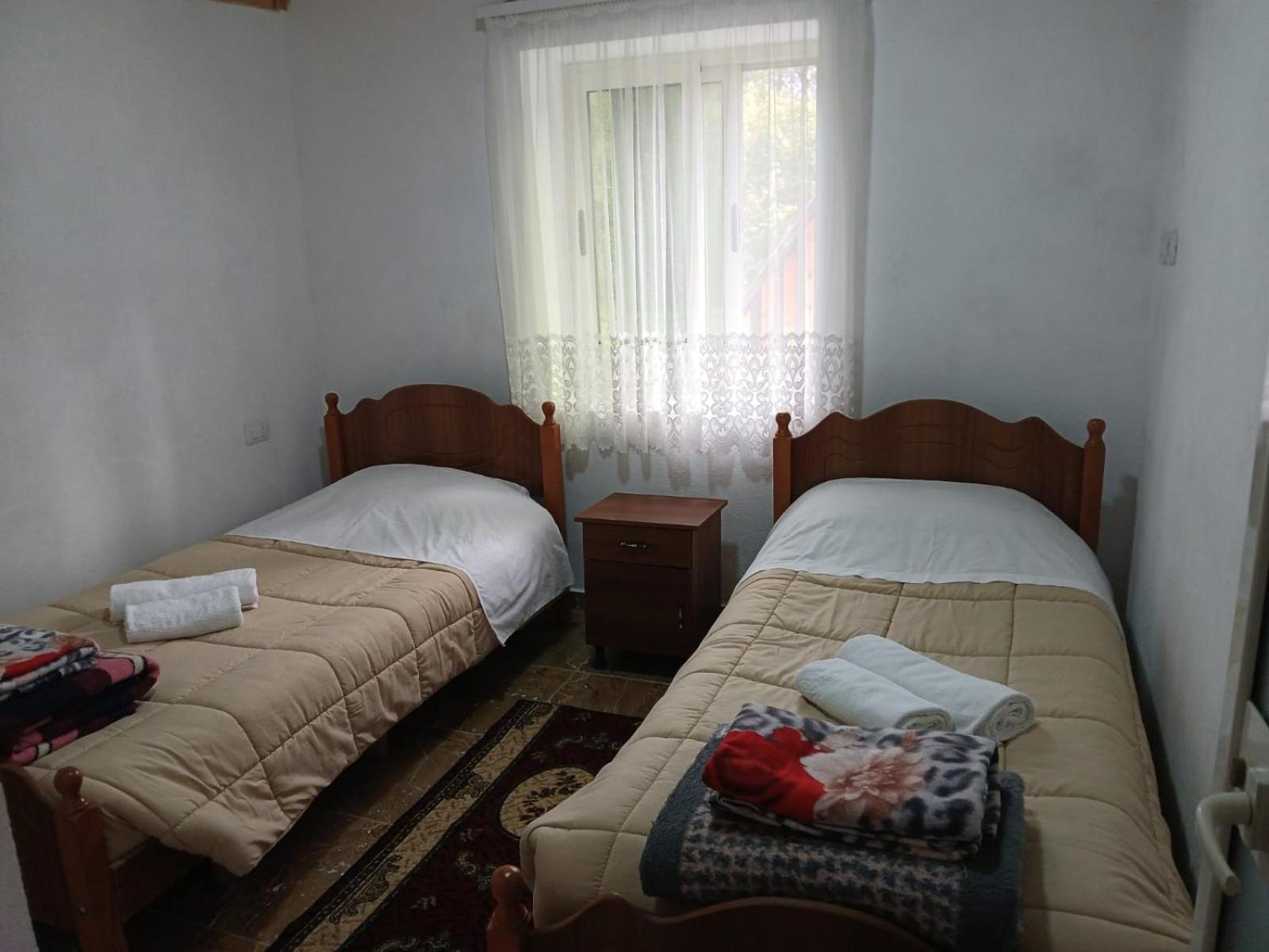 泰斯Bujtina Milani住宿加早餐旅馆 外观 照片